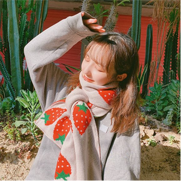 🍓Strawberry Print Scarf🍓 - Picture 6 of 16